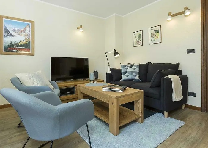 Apartment Ensa - Alpes Travel - Central Chamonix - Sleeps 4