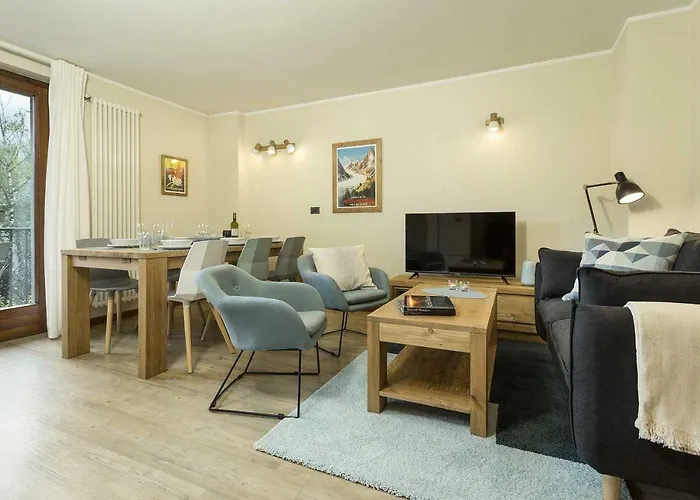 Apartment Ensa - Alpes Travel - Central Chamonix - Sleeps 4