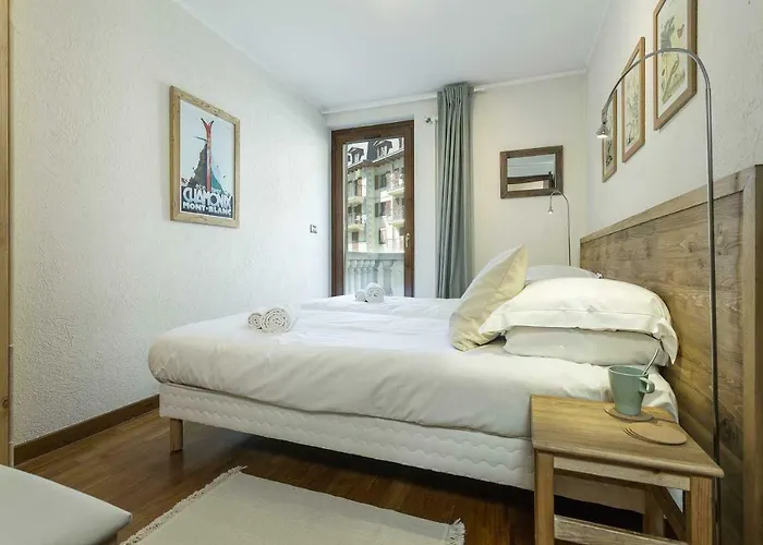 Apartment Ensa - Alpes Travel - Central Chamonix - Sleeps 4